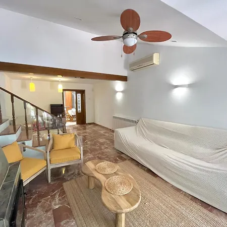 Holiday home Privado Urbanizacion Con Piscina Y Parking *