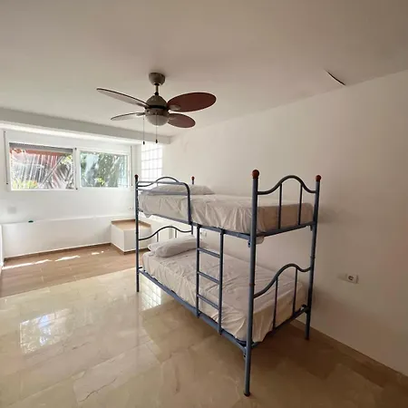 Holiday home Privado Urbanizacion Con Piscina Y Parking